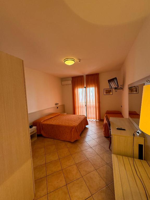Postel nebo postele na pokoji v ubytování Athena Palace Hotel
