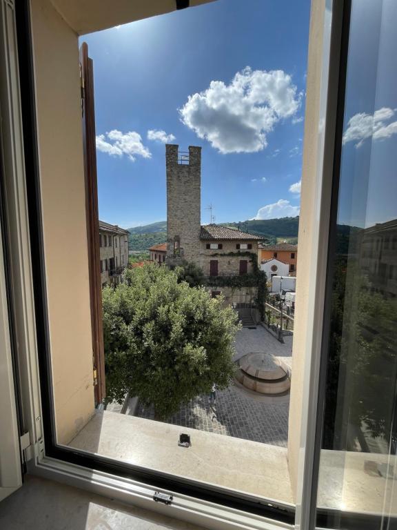 Nespecifikovaný výhled na hory nebo výhled na hory při pohledu z hostelu