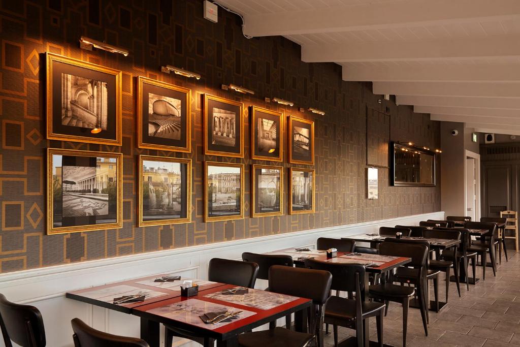 Un restaurante u otro lugar para comer en Trianon Borgo Pio Aparthotel
