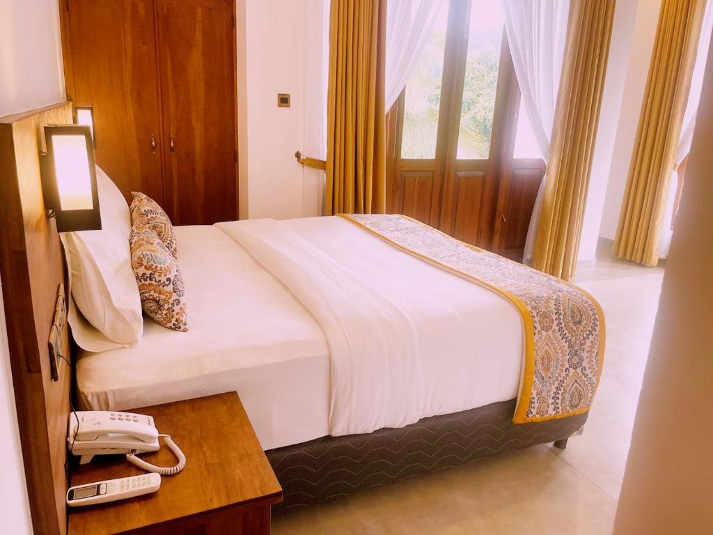 Postel nebo postele na pokoji v ubytování Ceylon Ayu Resort Kandy