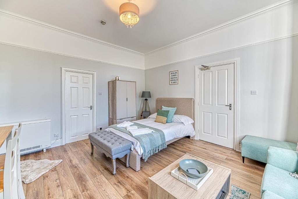 Chester Heights by Guestz - Standard Double Room