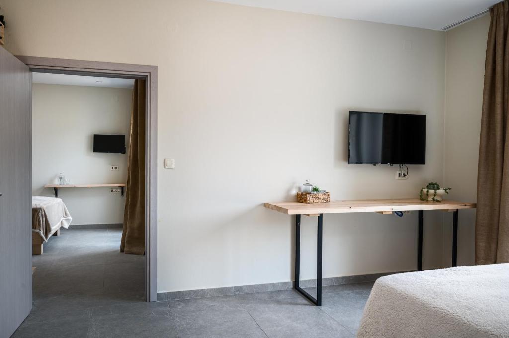 Postel nebo postele na pokoji v ubytování Gefiri Plakas Hotel, Tzoumerka