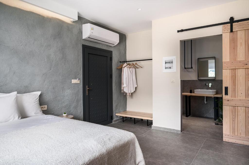 Postel nebo postele na pokoji v ubytování Gefiri Plakas Hotel, Tzoumerka