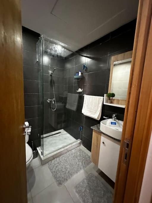 Koupelna v ubytování Apartment with pool near Mohammadia downtown