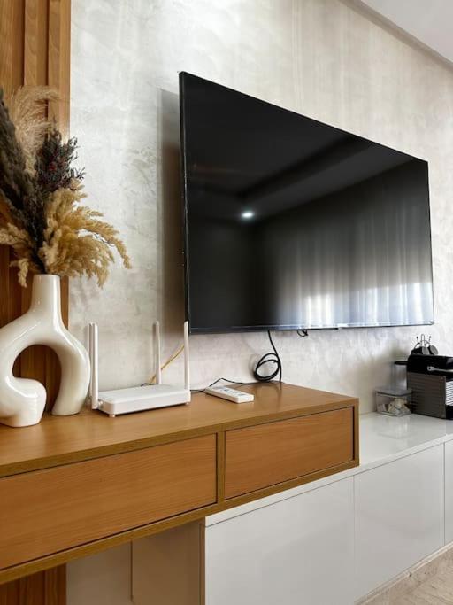 TV a/nebo společenská místnost v ubytování Apartment with pool near Mohammadia downtown