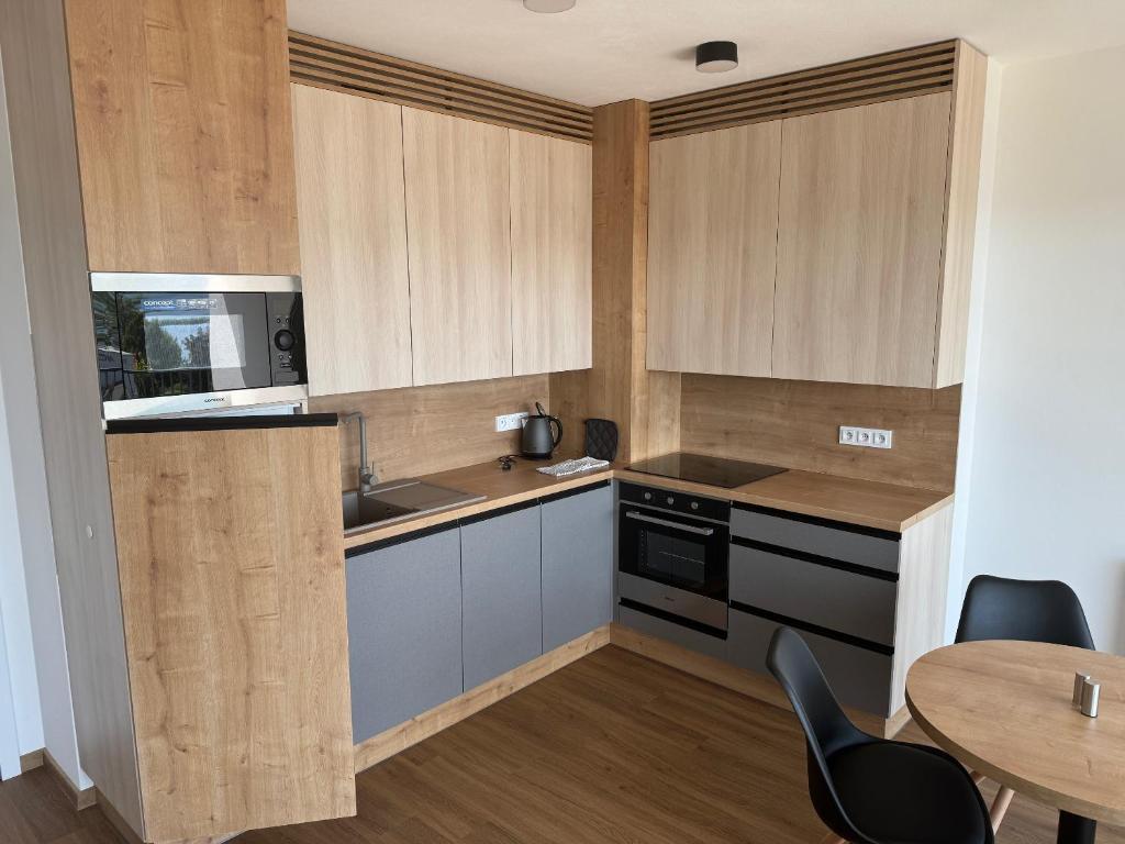 Kuchyň nebo kuchyňský kout v ubytování Apartmány Římský vrch