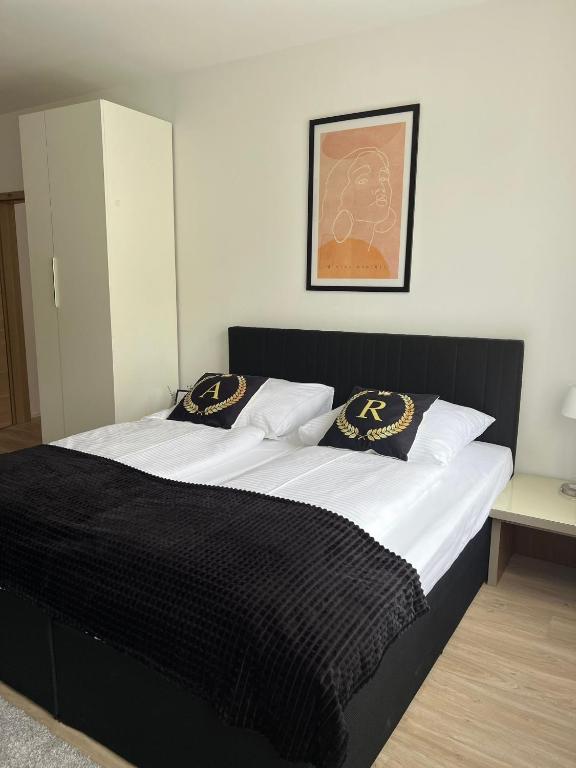 Postel nebo postele na pokoji v ubytování Alpha Rooms