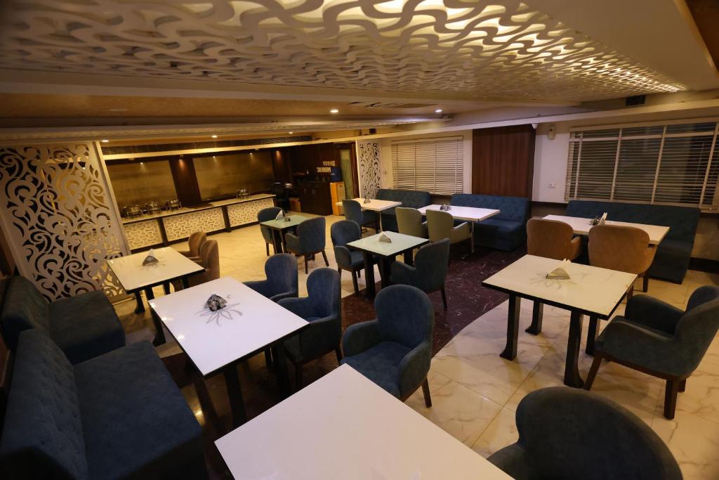 Uma área de estar em Airport Hotel Ramhan Palace Mahipalpur