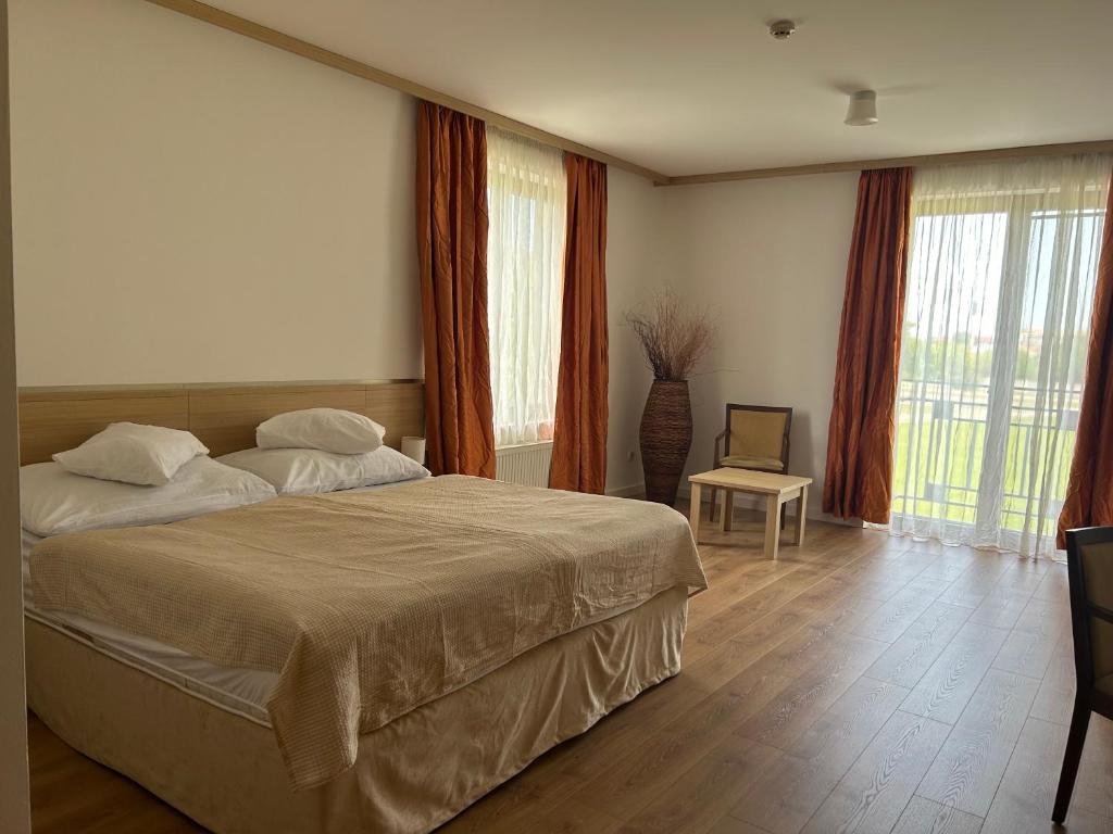 Postel nebo postele na pokoji v ubytování Hotel Legend