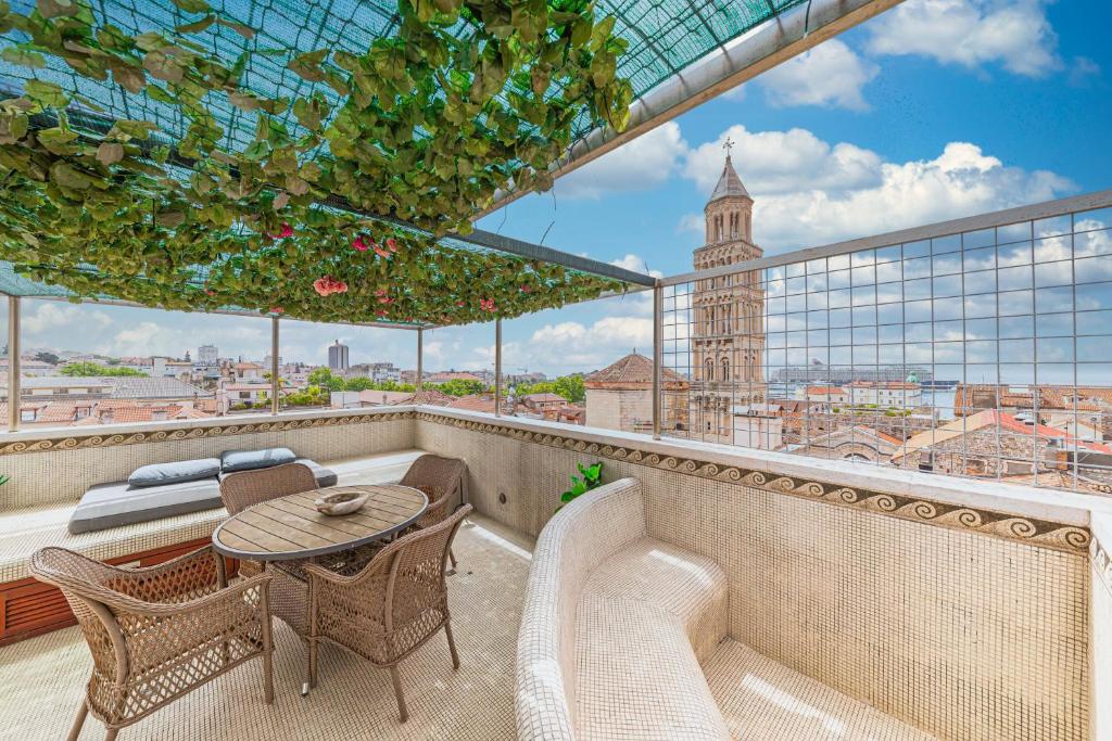 Stunning Asian Floored Penthouse Villas By Split-Second Private Elevator image