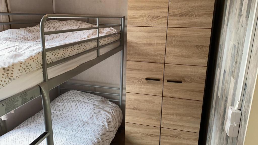 Ένα ή περισσότερα κρεβάτια σε δωμάτιο στο Chalet met veel buiten ruimte