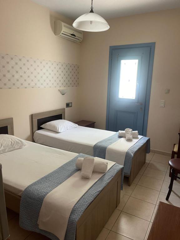 Postel nebo postele na pokoji v ubytování Agapi Hotel Tinos