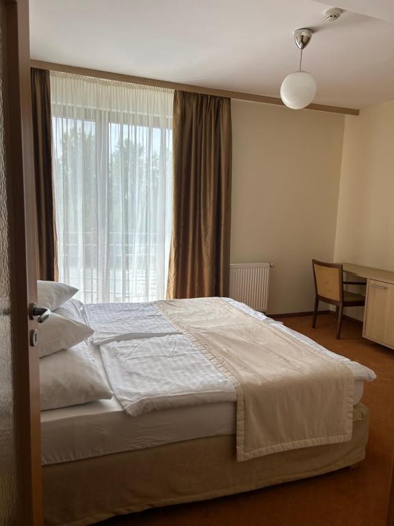 Postel nebo postele na pokoji v ubytování Hotel Legend