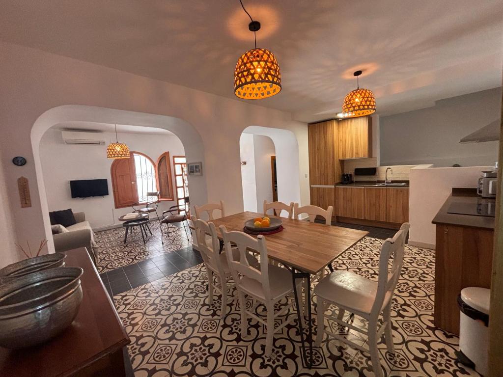 A kitchen or kitchenette at Casa Dino casco antiguo Altea