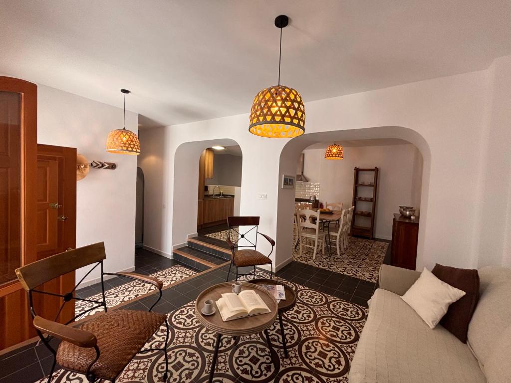 A seating area at Casa Dino casco antiguo Altea