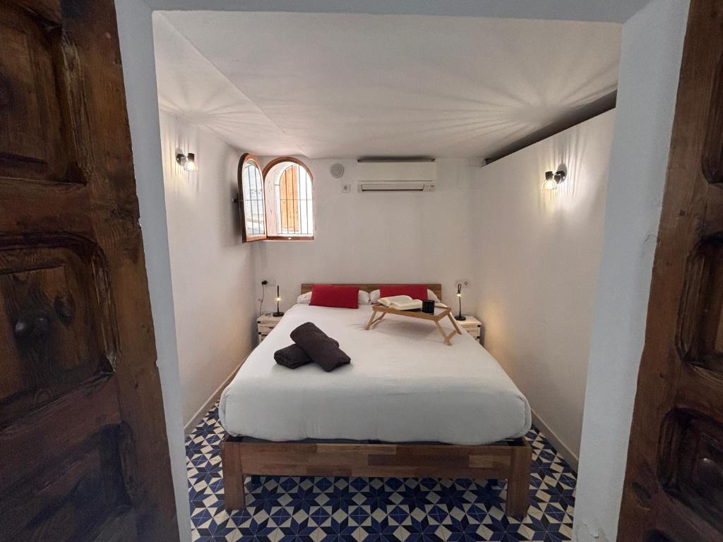 A bed or beds in a room at Casa Dino casco antiguo Altea
