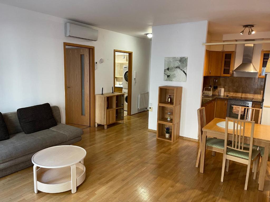 Star of Culture Budapest 1075 Budapest, Kazinczy utca 9 2nd floor Apt 3 kép - 1