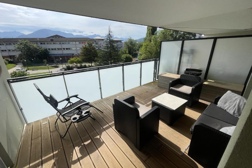 Curated visual reference: Visual Reference: Beautiful Spacious Apartment With Mountain View Annecy
