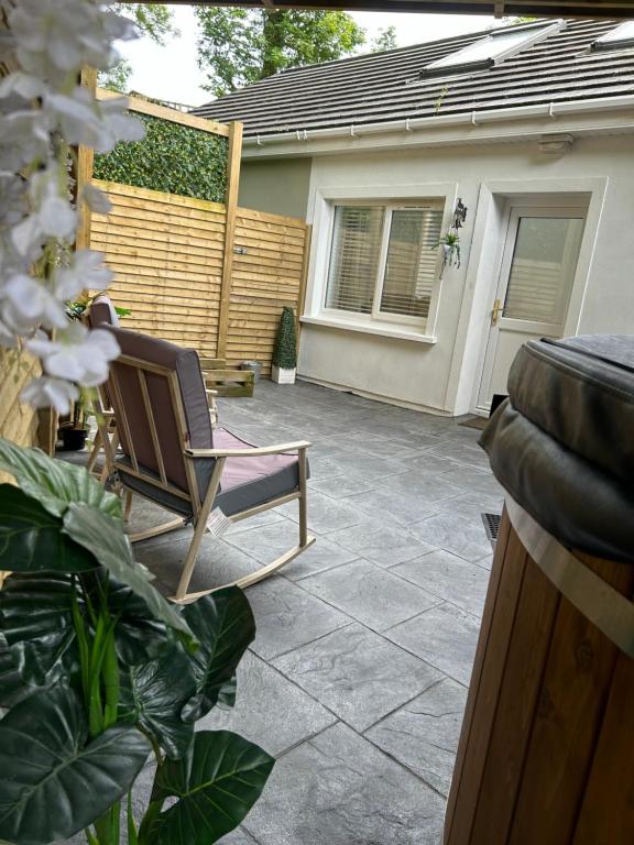 Patio nebo venkovní prostory v ubytování Sèid Bò - Sleeps 6 - NEW Private 6 Person HotTub Available
