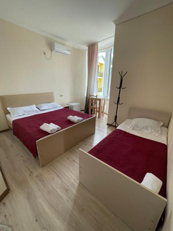 Postel nebo postele na pokoji v ubytování Barakat Hotel