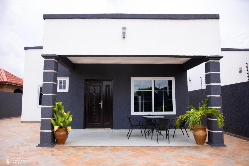 A Quiet Secured 3 Bed Home