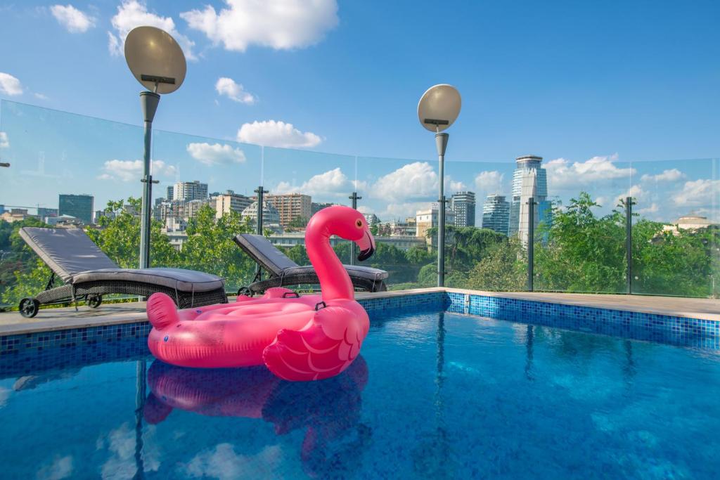 Πισίνα στο ή κοντά στο Central apartment with a swimming pool