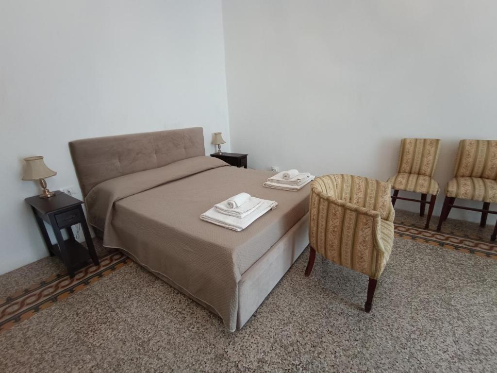 Postel nebo postele na pokoji v ubytování Il Genio del Porto - Mabbonath b&b