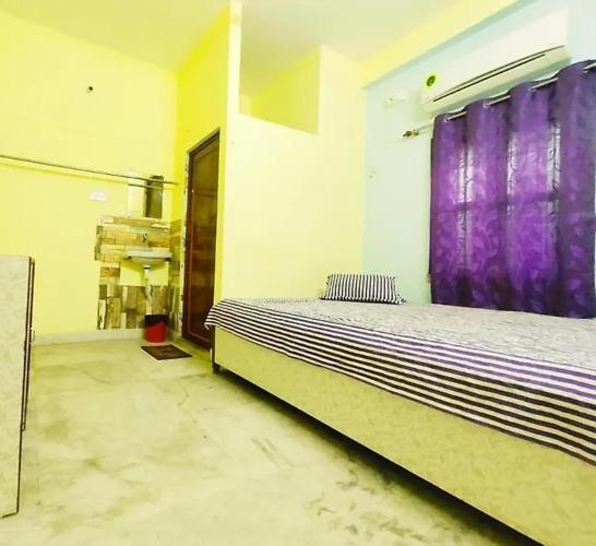 Postel nebo postele na pokoji v ubytování Amar priya guest house