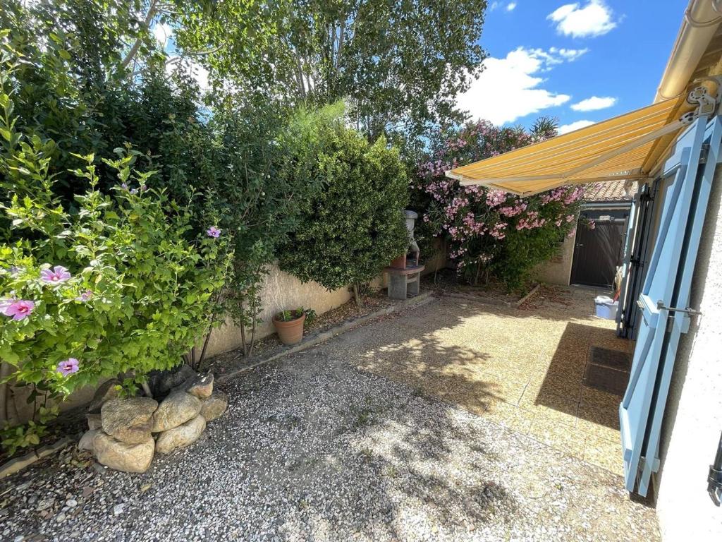 Vonkajšia záhrada v ubytovaní Charmant Pavillon T2 Cabine, 6 Couchages, Cour Privée, Piscine, Parking, Proche Plage - St Cyprien - FR-1-106-34