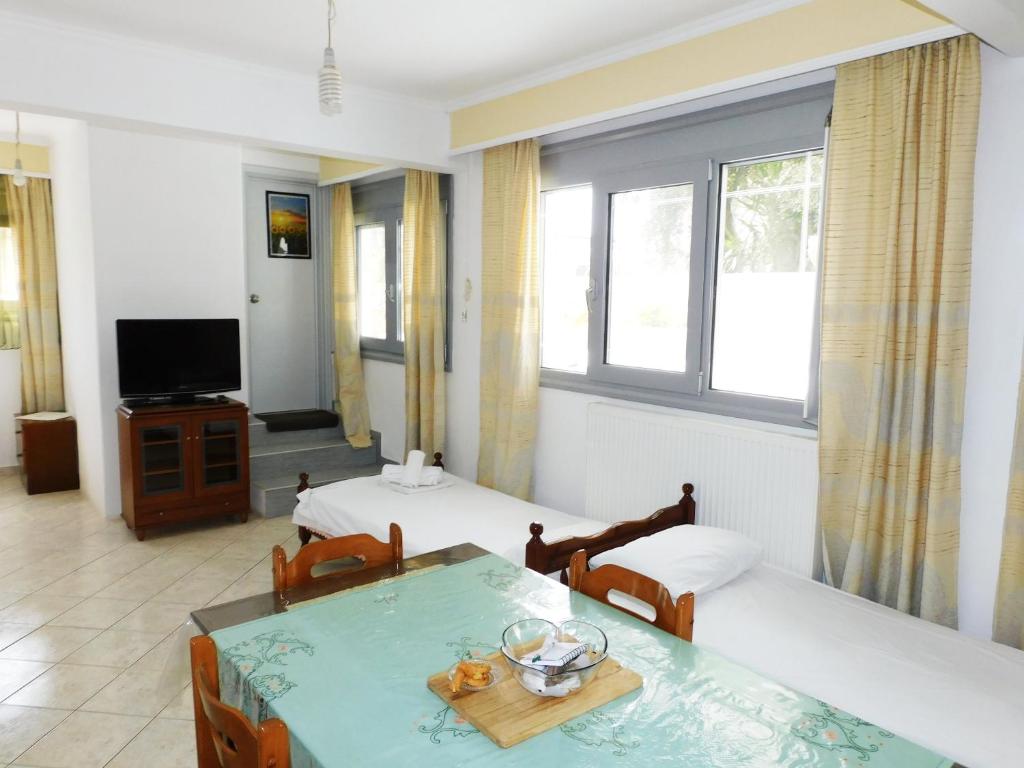 A television and/or entertainment centre at Studios Vaso