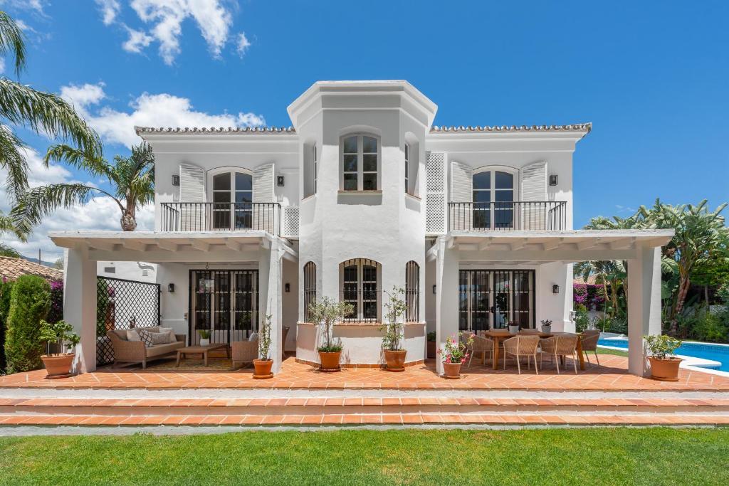 Luxury 3BR House with Private Pool & Stunning Interiors