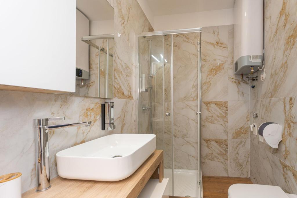 APARTMENTS VISTALLIHOUSE - 12