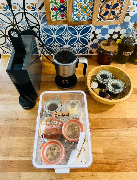 Kemudahan buat kopi dan teh di Tiché místo Glamping