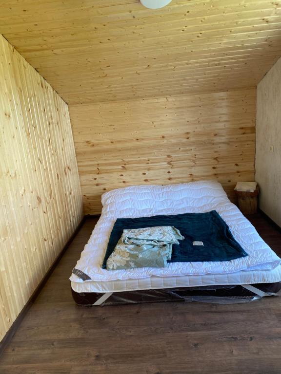 Postel nebo postele na pokoji v ubytování სასტუმრო ქორულდი / Hotel Koruldi