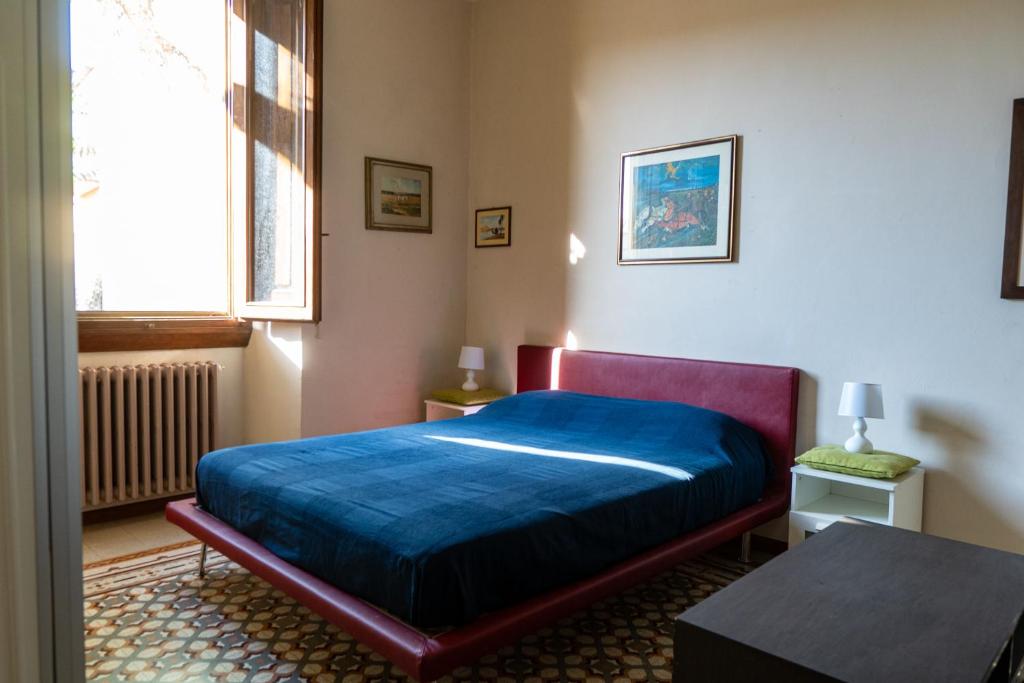 a bedroom with a blue bed and a table at Zen Home Zone in Florence