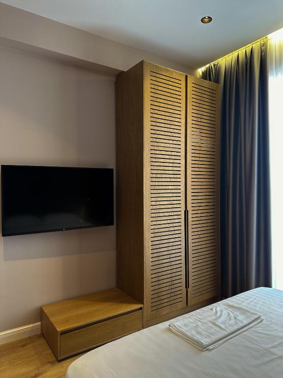 TV a/nebo společenská místnost v ubytování Oniro by Iliria Palace