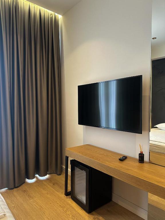 TV a/nebo společenská místnost v ubytování Oniro by Iliria Palace