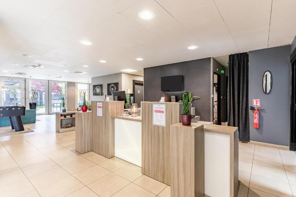 a lobby of a hospital with a waiting room with a counter at Appart’City Confort Le Bourget - Aéroport in Le Bourget
