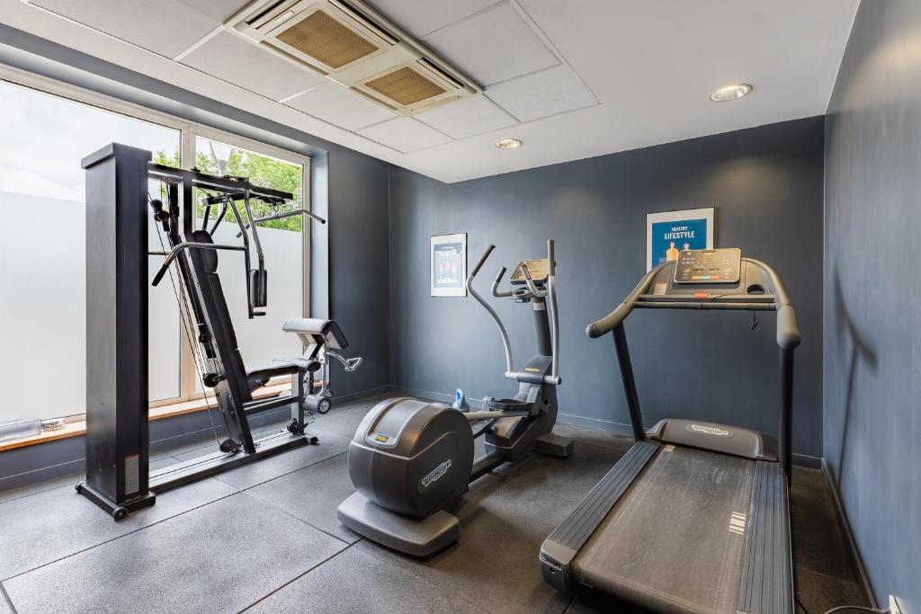 a gym with two treadmills and two exercise bikes at Appart’City Confort Le Bourget - Aéroport in Le Bourget