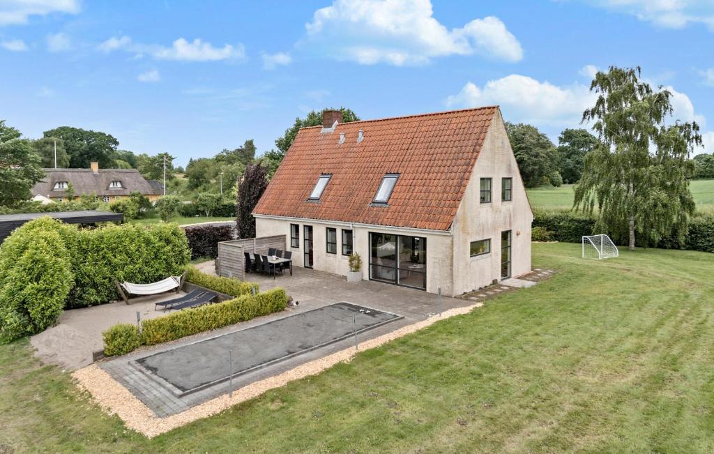 an aerial view of a house with a garden at Cozy Home In Haderslev With Wifi in Haderslev