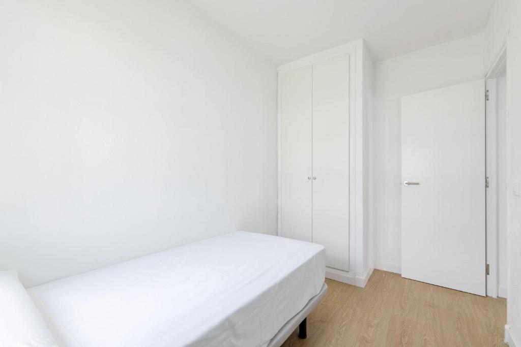 Postel nebo postele na pokoji v ubytování Siesta Mar Private Apartment 53 Cala'n Porter 3 bed