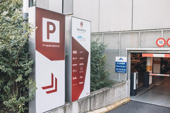 Certificato, attestato, insegna o altro documento esposto da SwissTech Hotel