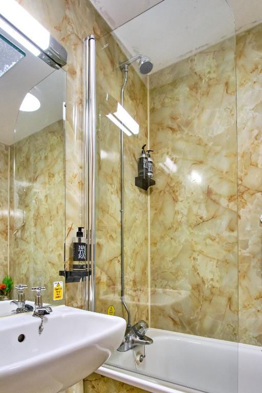Koupelna v ubytování Muthu Ben Doran Hotel