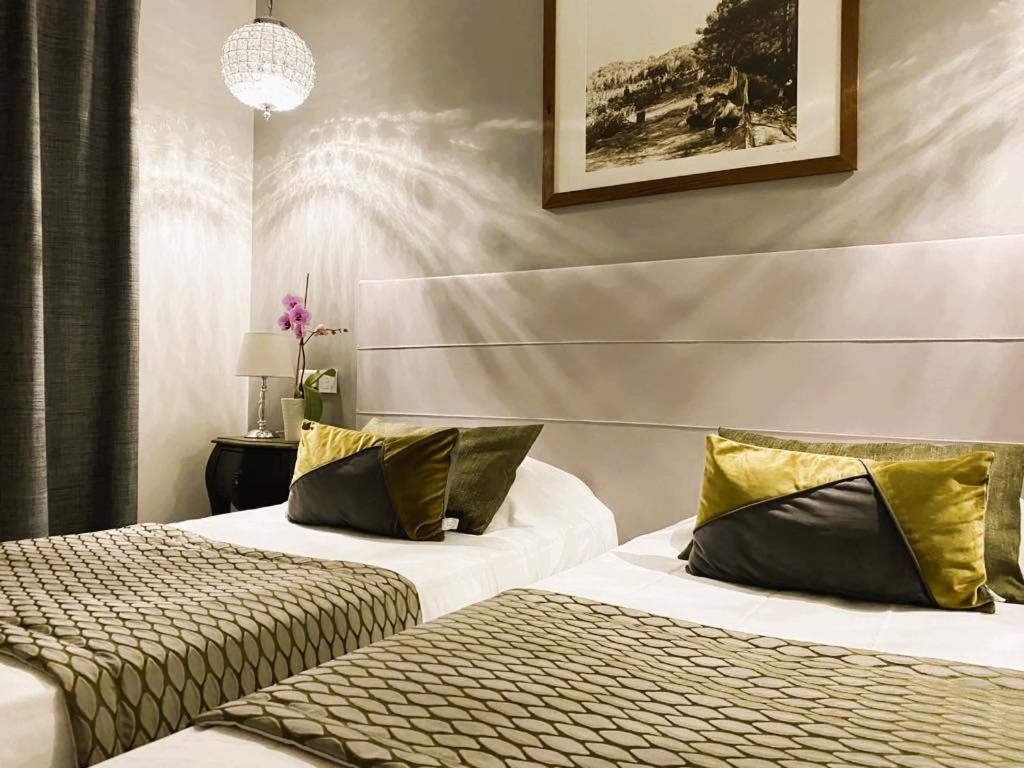 Postel nebo postele na pokoji v ubytování Brit Hotel Acacias