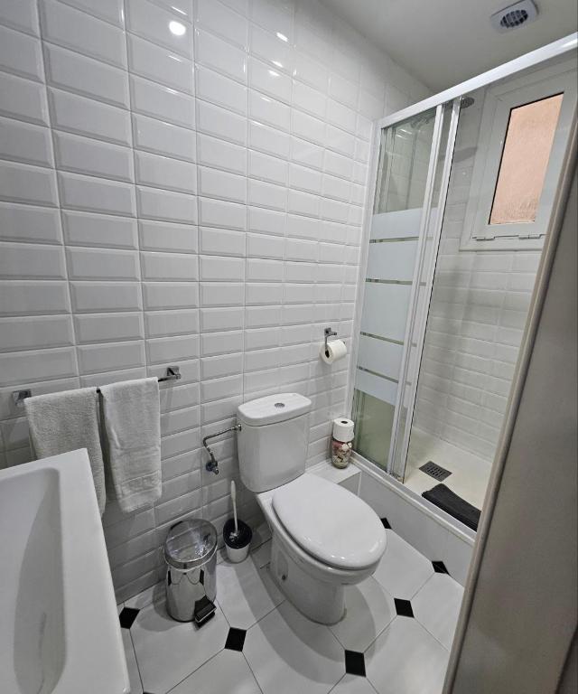Koupelna v ubytování Family Flat Near Ramblas BCN 5 rooms