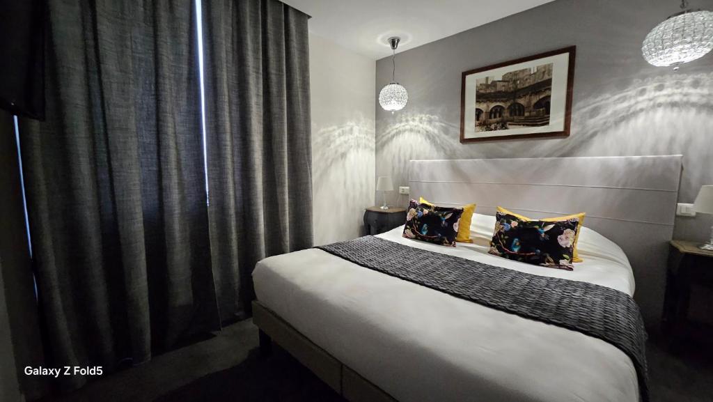 Postel nebo postele na pokoji v ubytování Brit Hotel Acacias