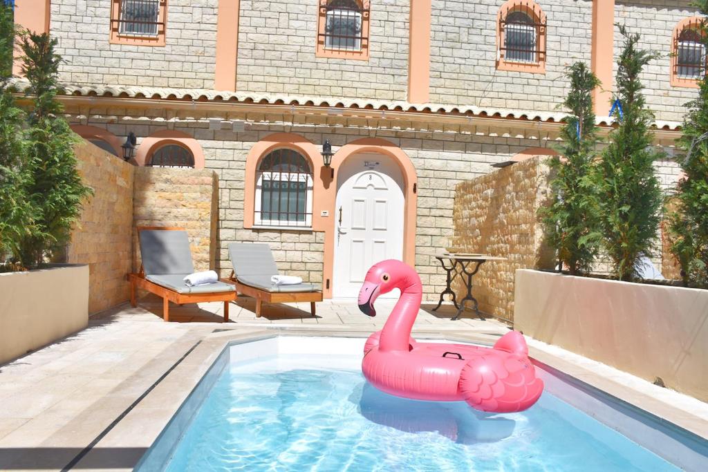 Der Swimmingpool an oder in der Nähe von Doliva Studio Chris private pool