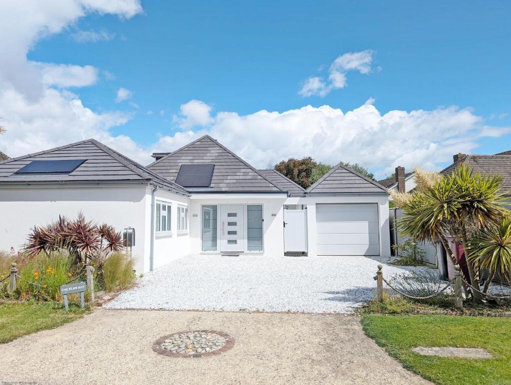 One Elms Way Sleeps 6 West Wittering, West Wittering (updated