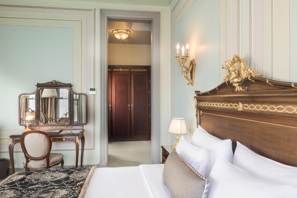A bed or beds in a room at Bosphorus Palace Hotel
