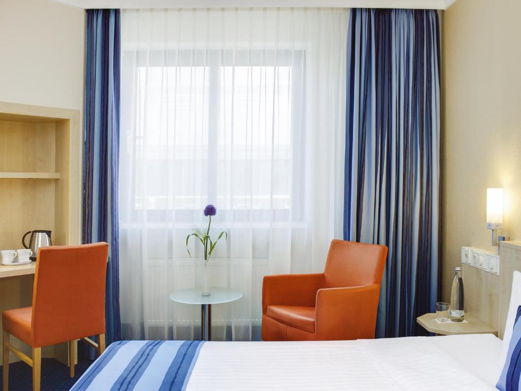 Postel nebo postele na pokoji v ubytování IntercityHotel Nürnberg